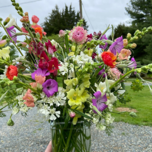 Flower vase arrangment full of pastel spring flowers