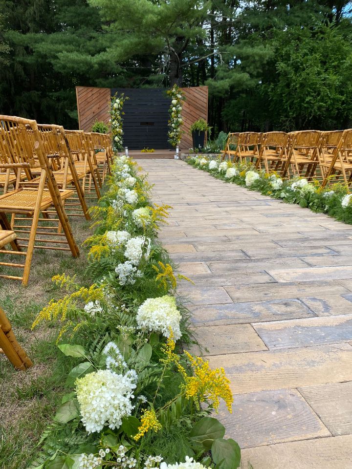 garland down the aisle for ceremony space