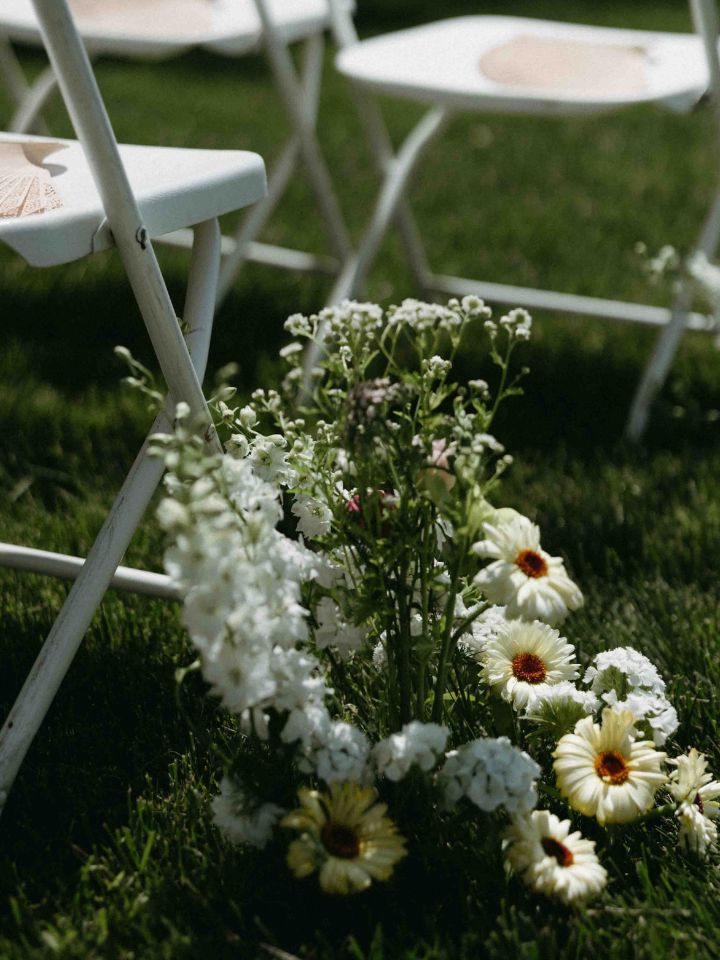 Spring florals at the ceremony.