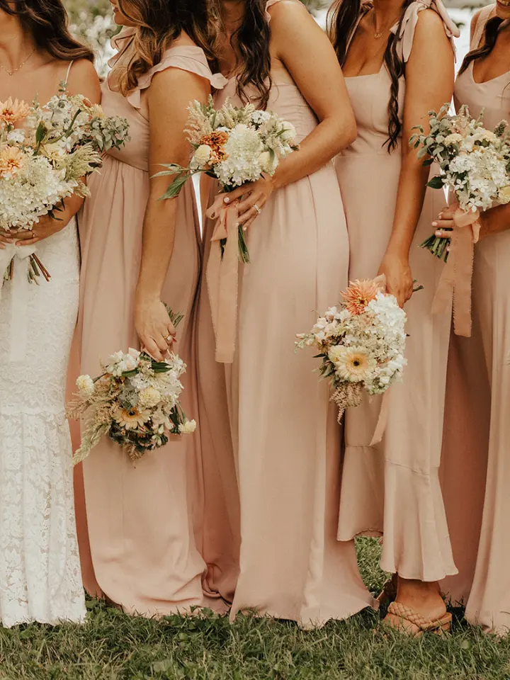 Neutral and white bridesmaid bouquets