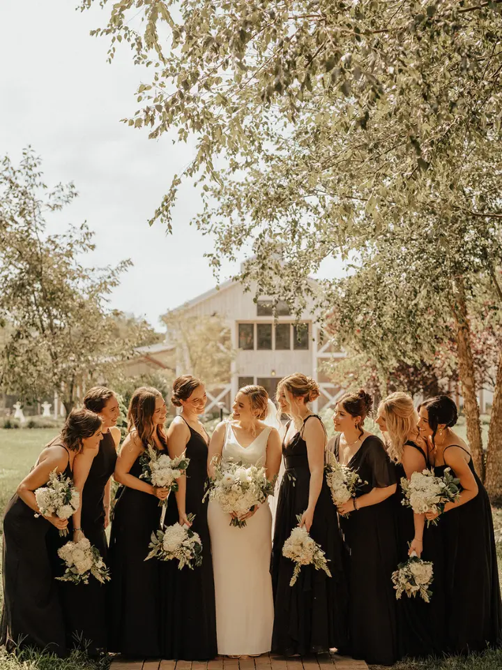 Neutral and white bridesmaid bouquets