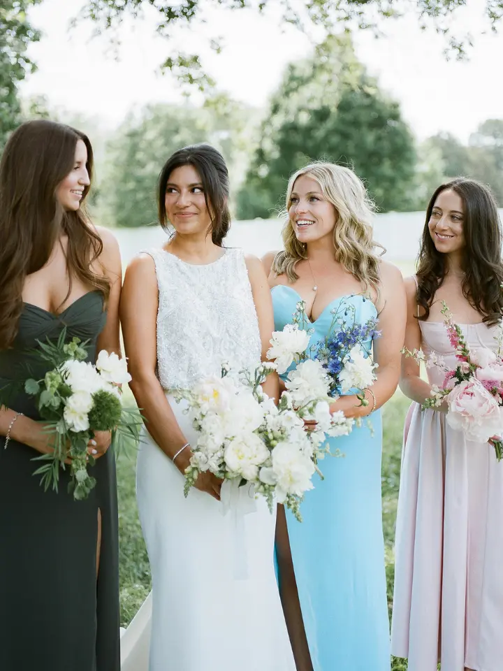 Bridesmaid bouquets that match the bridesmaid dress